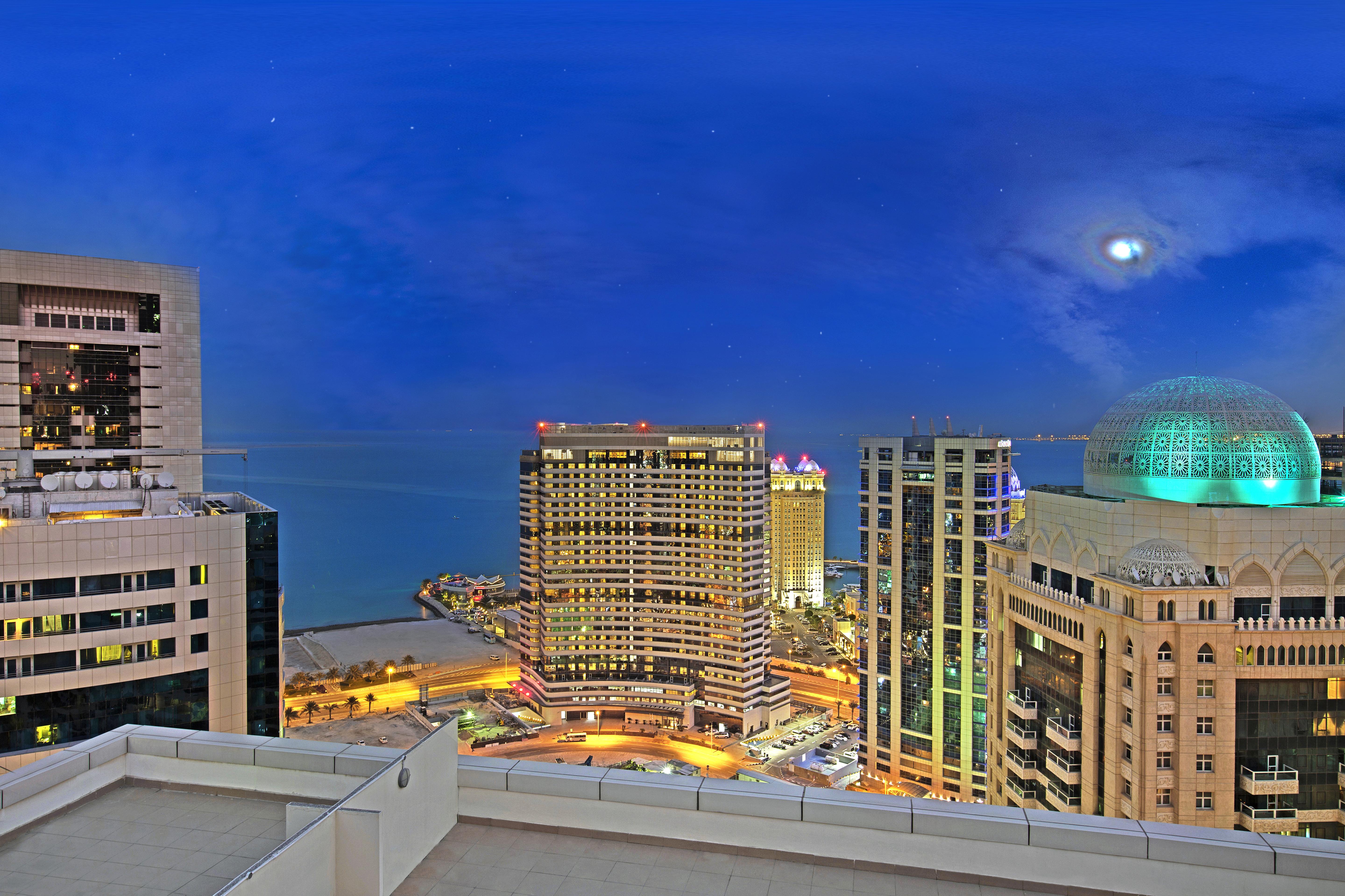 The Curve Hotel Doha Kültér fotó