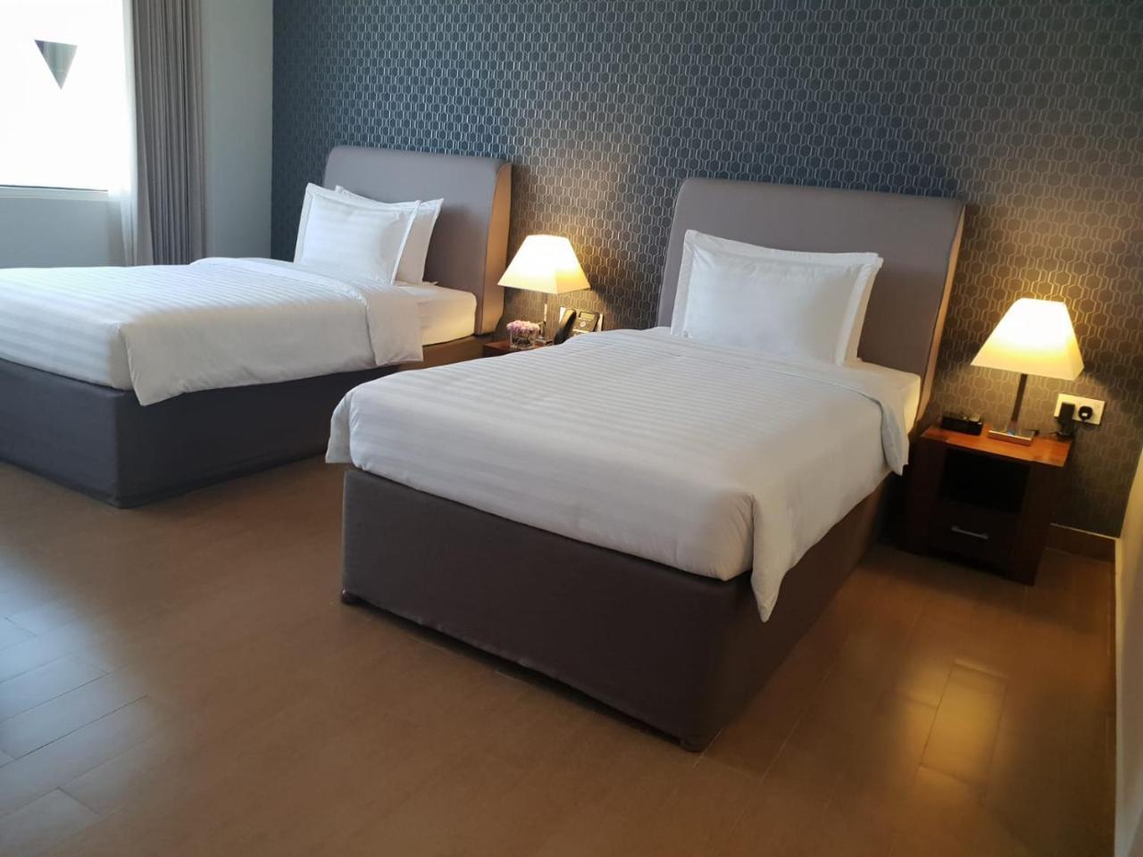 The Curve Hotel Doha Kültér fotó